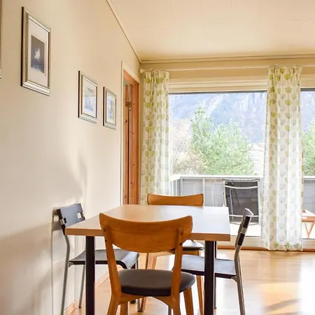 3 Bedroom Cozy In Forsand * Jørpeland